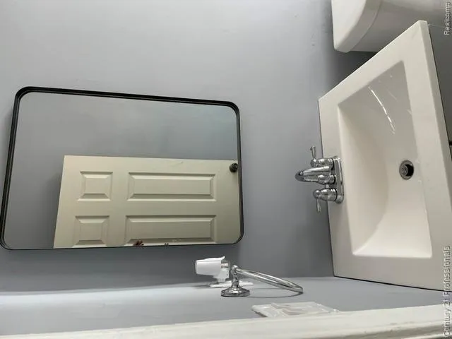 881 Garfield Avenue Lincoln Park City, MI 48146