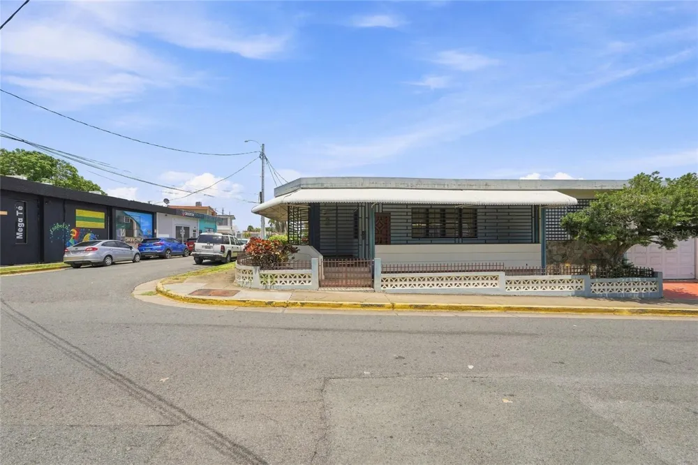 16 CALLE EDUARDO QUEVEDO Isabela, PR 00662