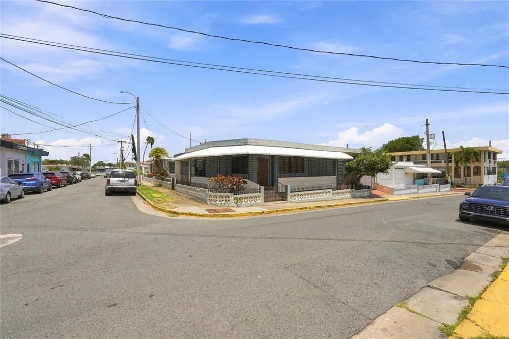 16 CALLE EDUARDO QUEVEDO Isabela, PR 00662