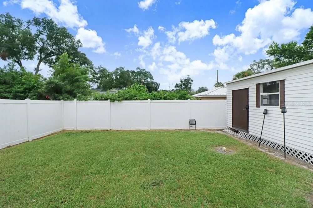 209 W HIAWATHA STREET Tampa, FL 33604
