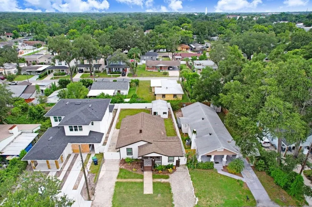 209 W HIAWATHA STREET Tampa, FL 33604