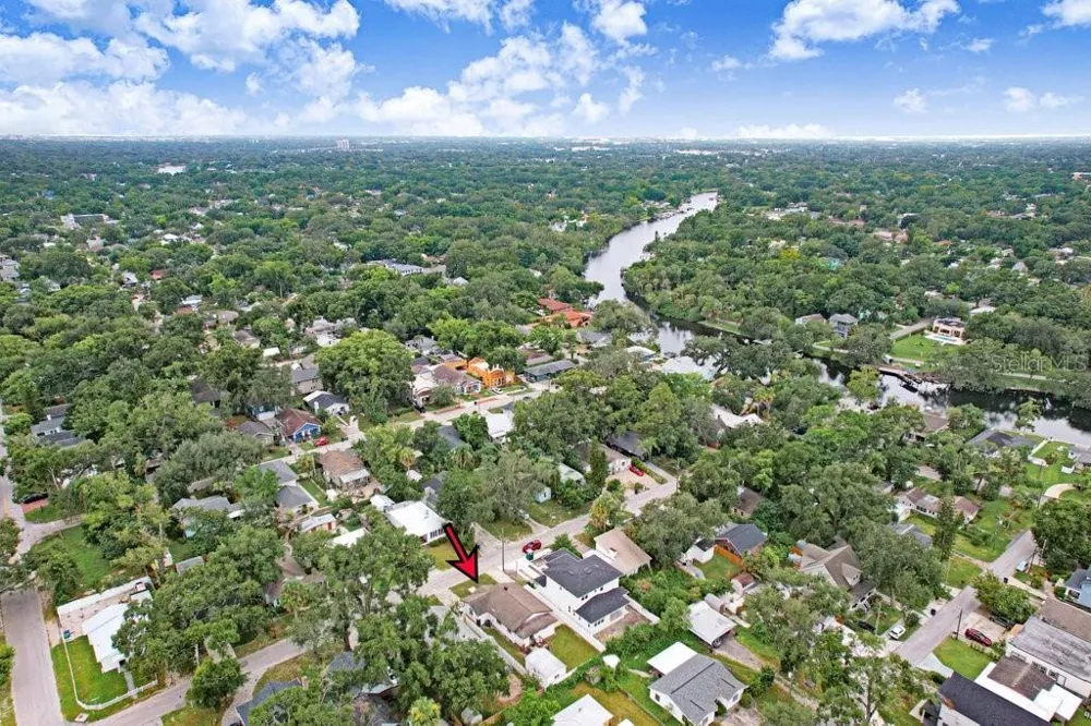 209 W HIAWATHA STREET Tampa, FL 33604