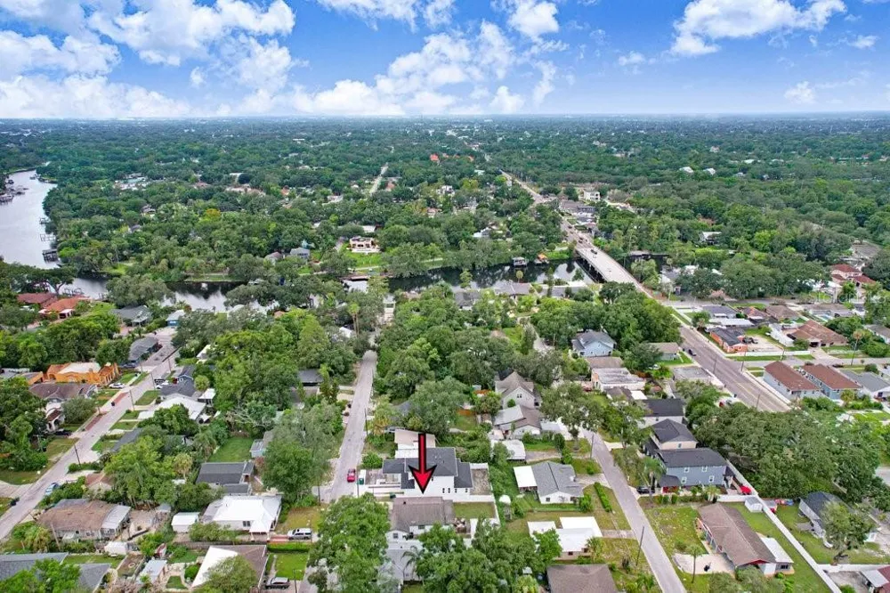 209 W HIAWATHA STREET Tampa, FL 33604