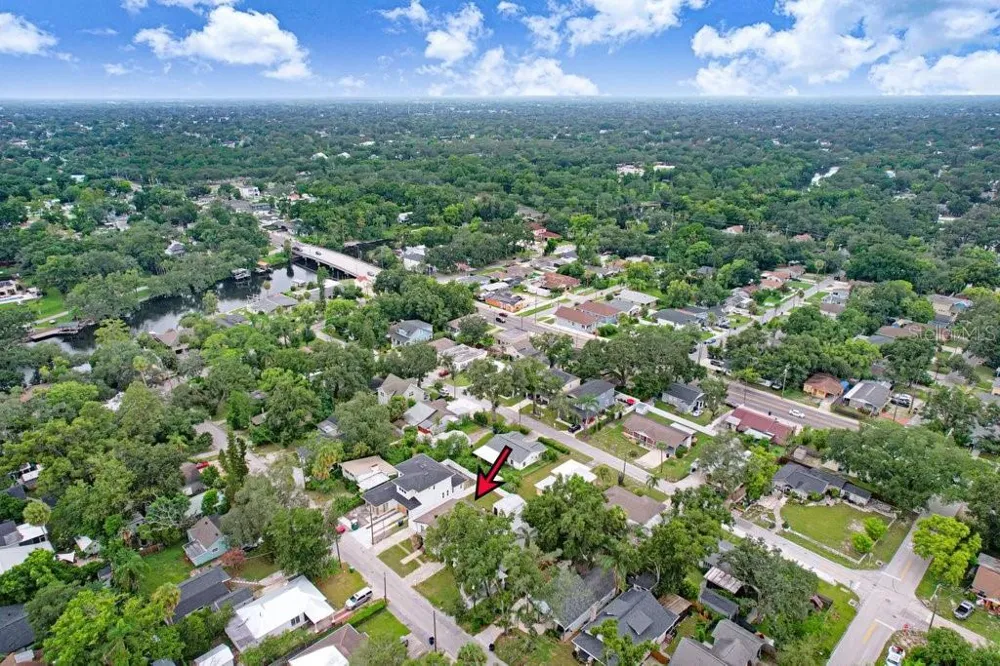 209 W HIAWATHA STREET Tampa, FL 33604