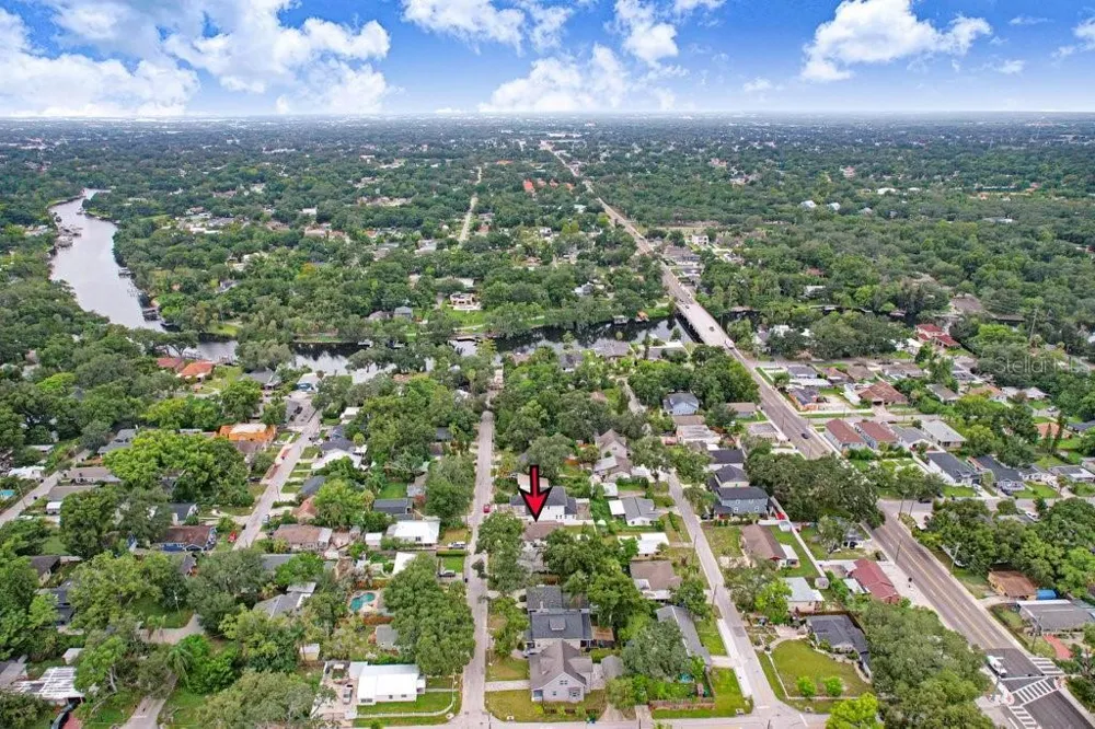209 W HIAWATHA STREET Tampa, FL 33604