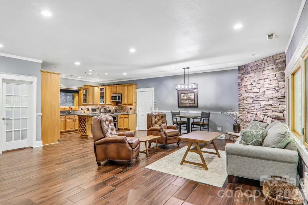 10 Cedar Drive Mills River, NC 28759
