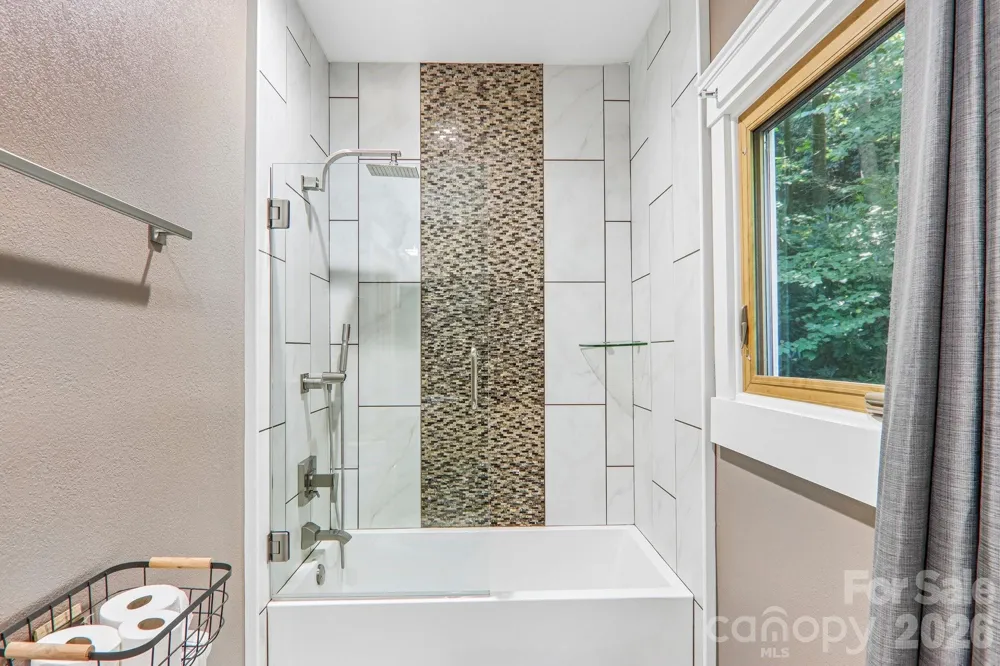 10 Cedar Drive Mills River, NC 28759