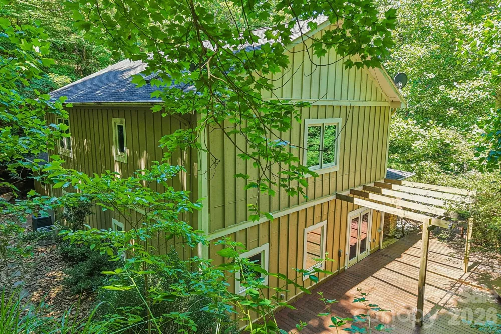 10 Cedar Drive Mills River, NC 28759