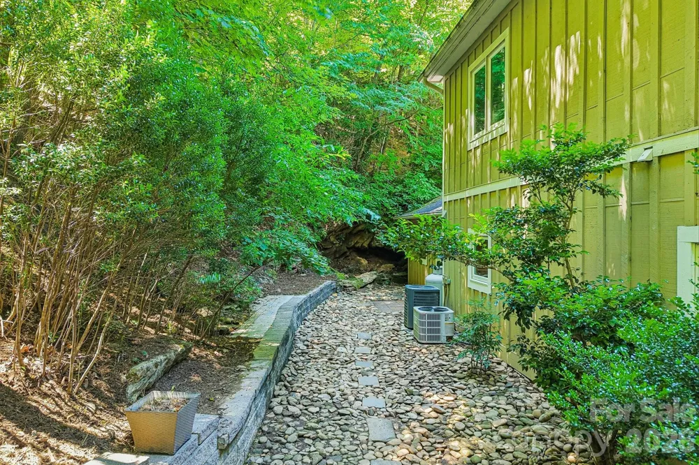 10 Cedar Drive Mills River, NC 28759
