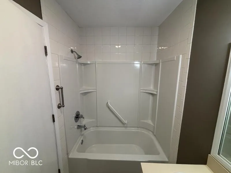 4404 W Kings Row Street Muncie, IN 47304