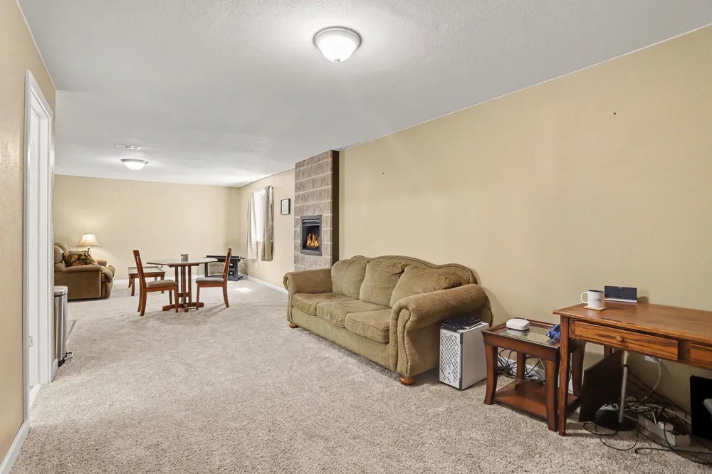1219 Ellery Grove Court Vicksburg, MI 49097