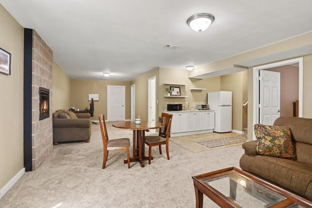 1219 Ellery Grove Court Vicksburg, MI 49097