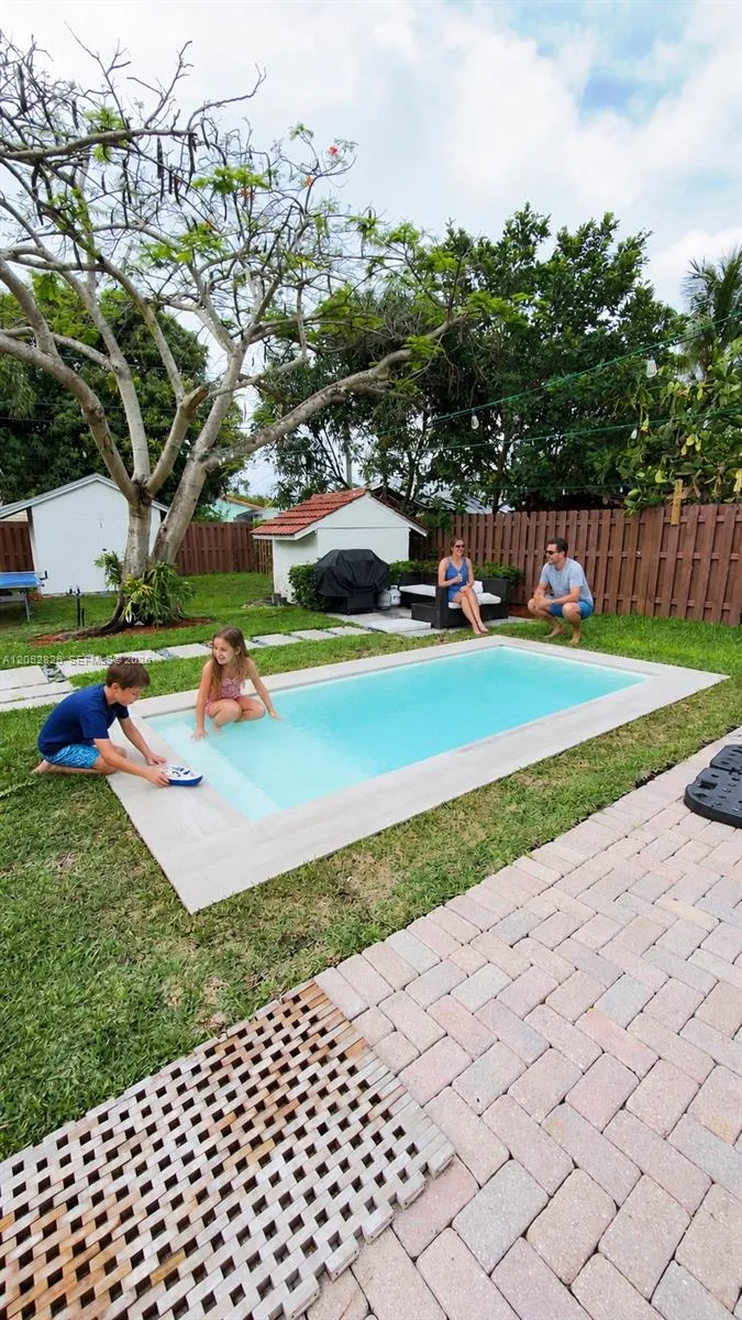 220 SW 5th St Dania Beach, FL 33004