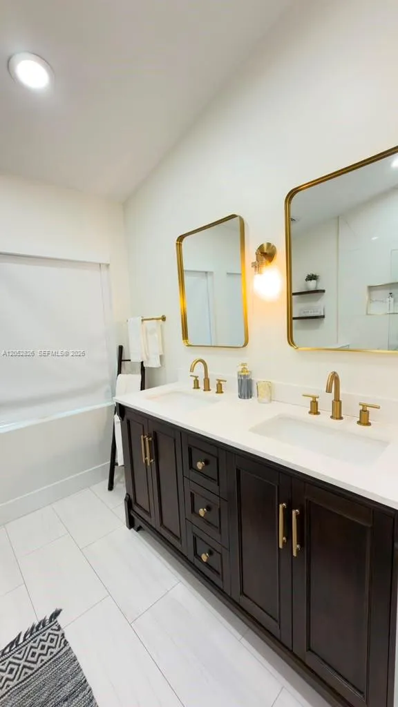 220 SW 5th St Dania Beach, FL 33004