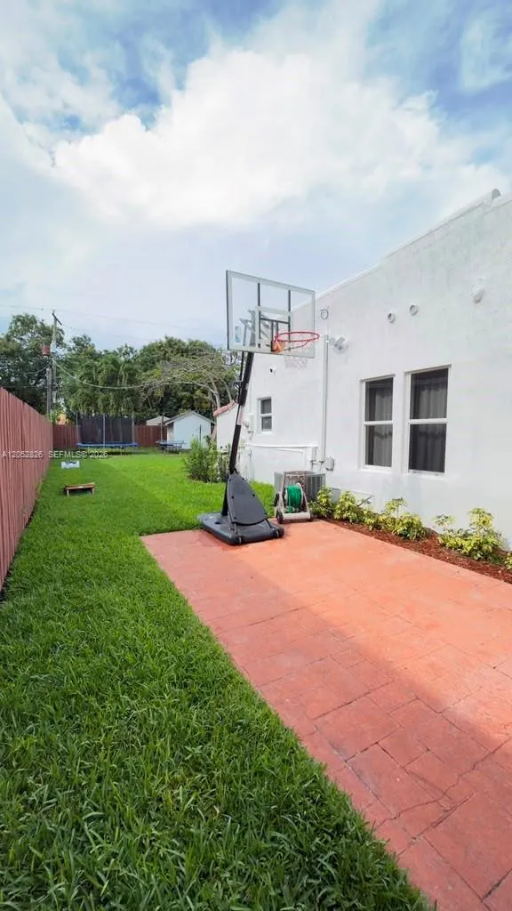 220 SW 5th St Dania Beach, FL 33004