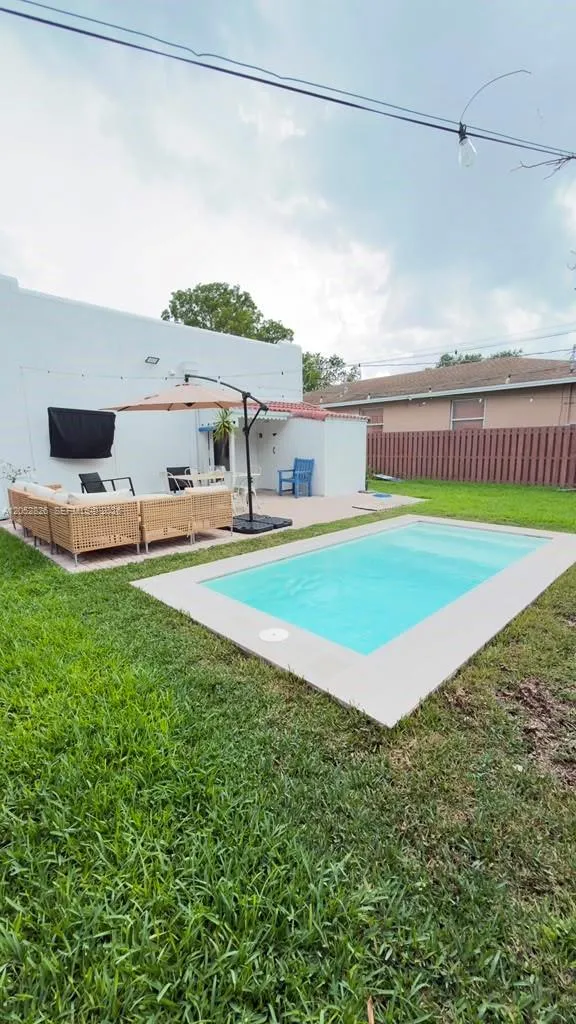 220 SW 5th St Dania Beach, FL 33004