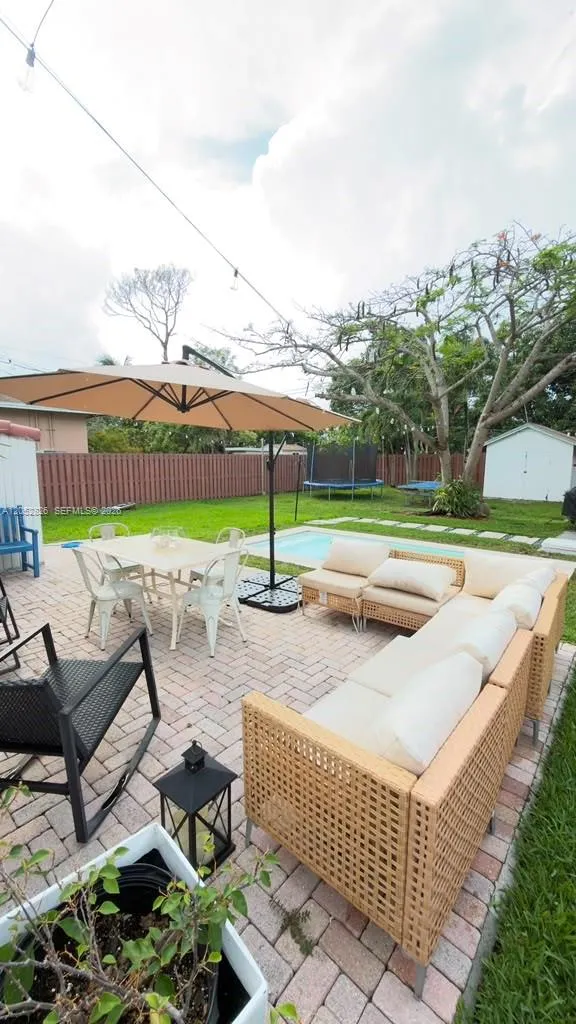 220 SW 5th St Dania Beach, FL 33004
