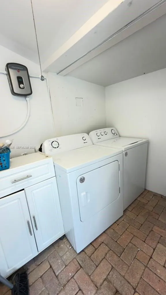 220 SW 5th St Dania Beach, FL 33004