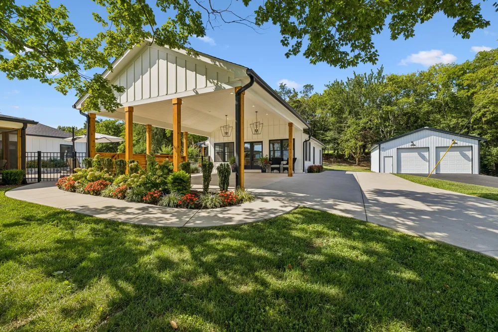 5672 Carters Creek Pike Thompsons Station, TN 37179
