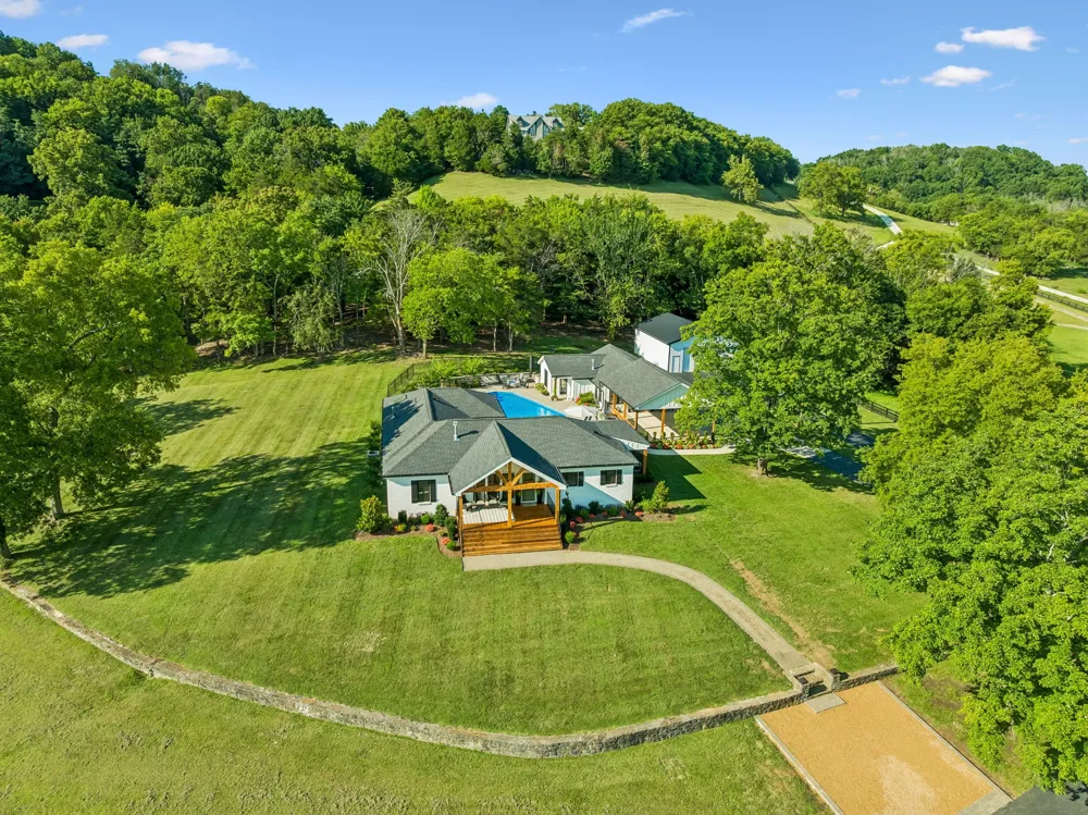 5672 Carters Creek Pike Thompsons Station, TN 37179