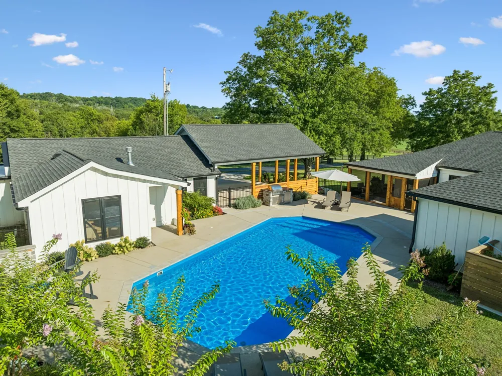 5672 Carters Creek Pike Thompsons Station, TN 37179