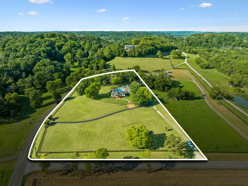 5672 Carters Creek Pike Thompsons Station, TN 37179
