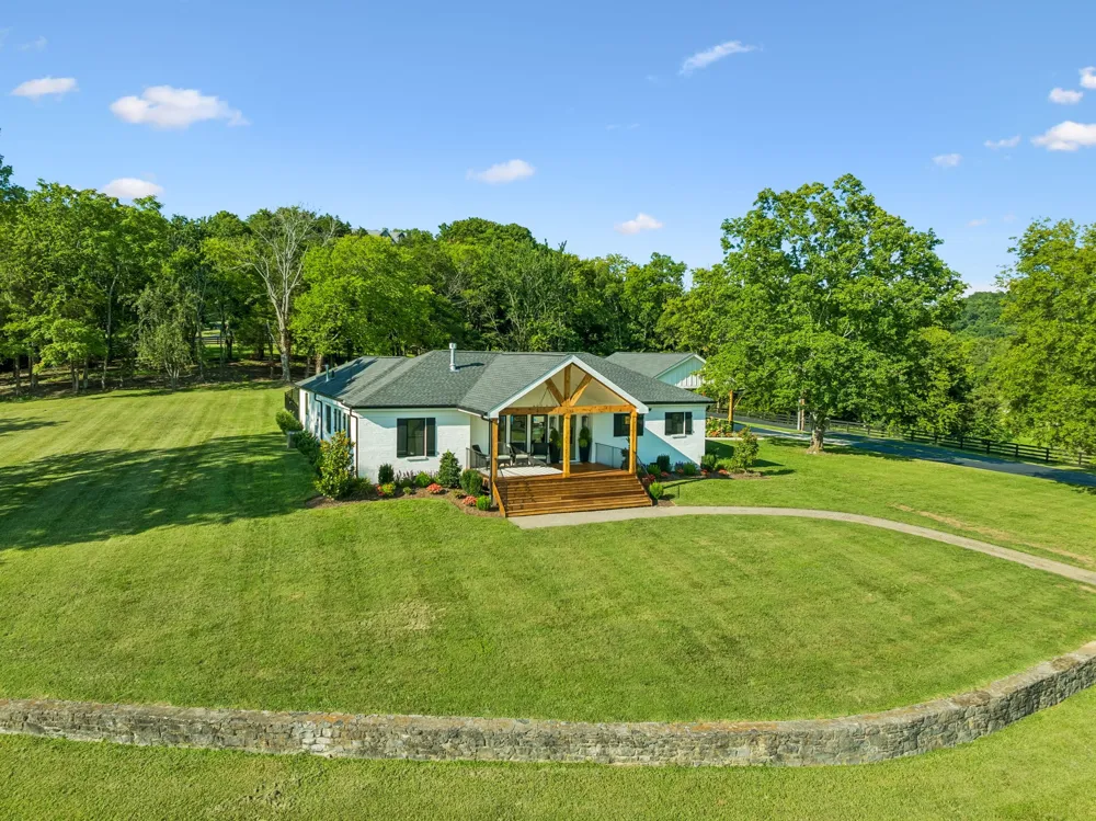 5672 Carters Creek Pike Thompsons Station, TN 37179