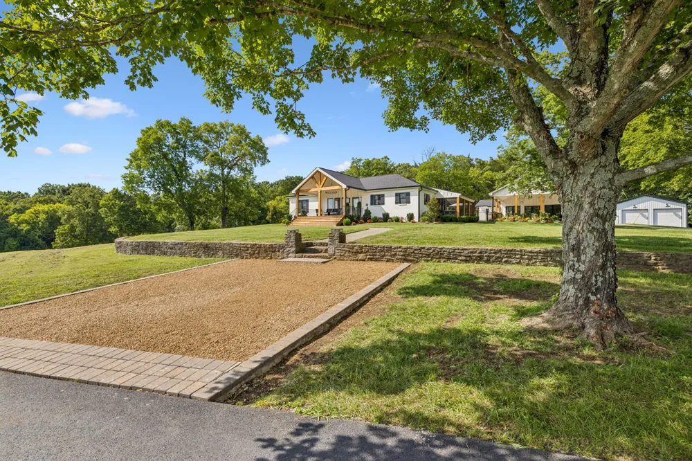 5672 Carters Creek Pike Thompsons Station, TN 37179