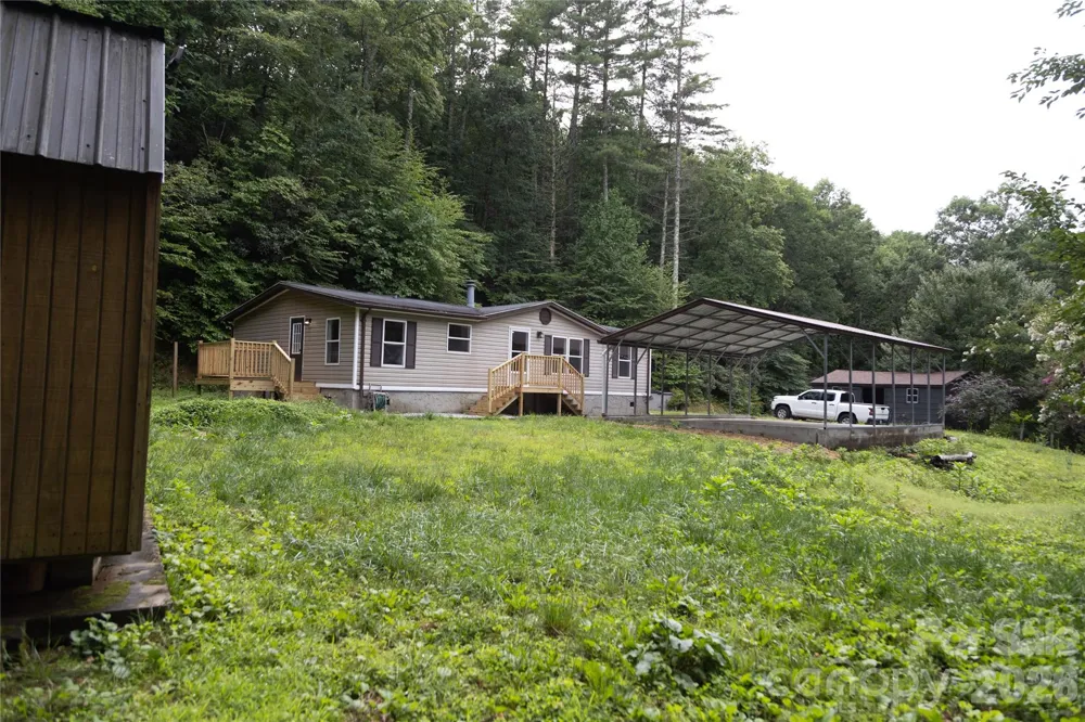 559 Old Quebec Road Lake Toxaway, NC 28747