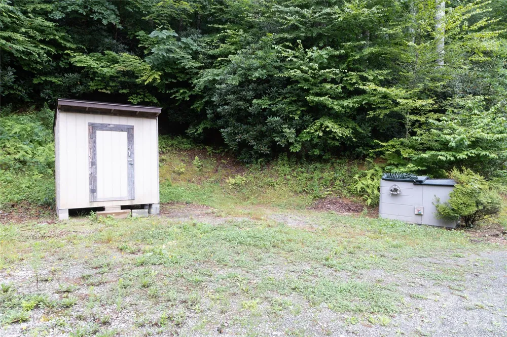 559 Old Quebec Road Lake Toxaway, NC 28747