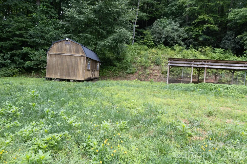 559 Old Quebec Road Lake Toxaway, NC 28747