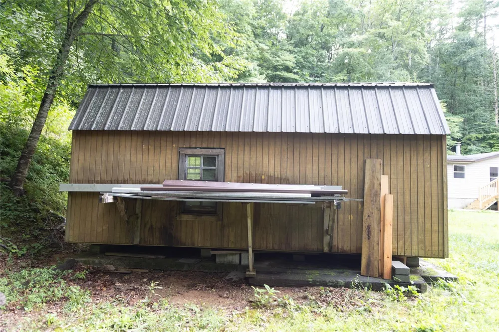 559 Old Quebec Road Lake Toxaway, NC 28747