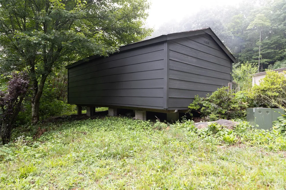 559 Old Quebec Road Lake Toxaway, NC 28747