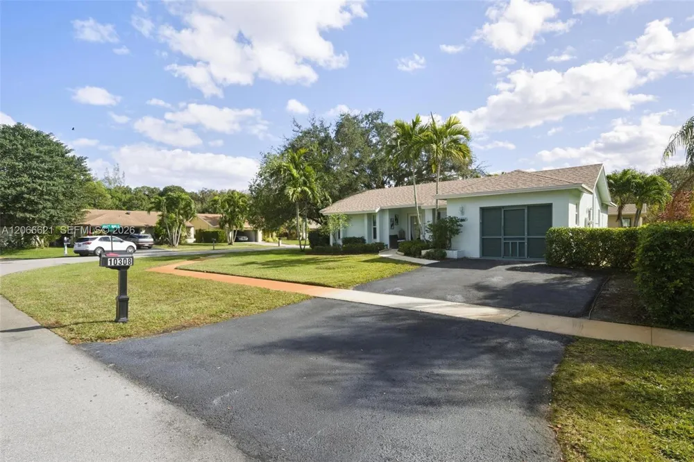 10308 Greenbriar Ct Boca Raton, FL 33498