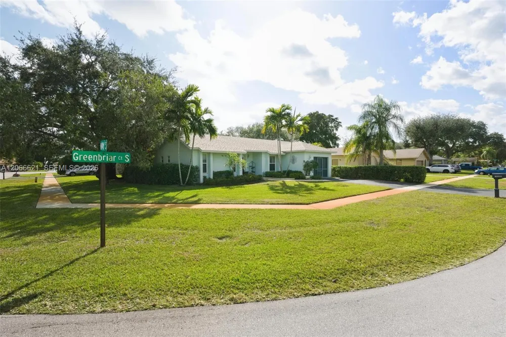 10308 Greenbriar Ct Boca Raton, FL 33498