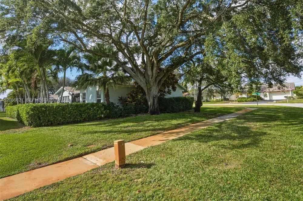 10308 Greenbriar Ct Boca Raton, FL 33498