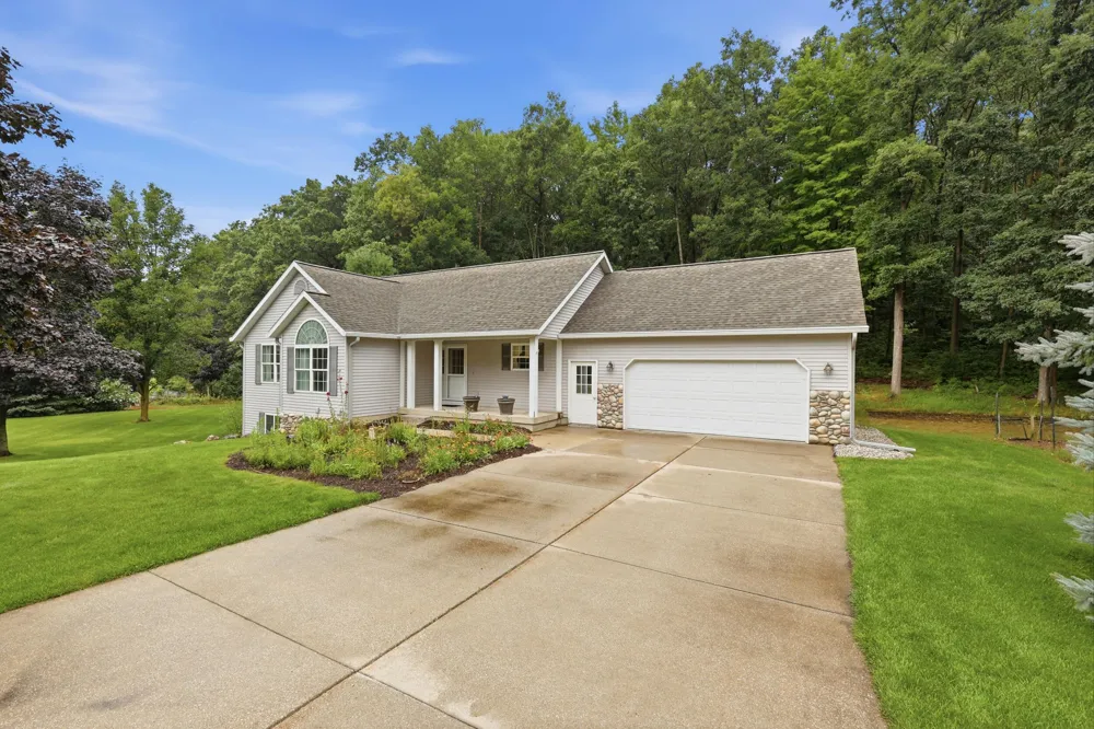5075 Bonasa Drive NE Courtland Township, MI 49341