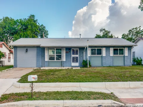 1503 W Ackard