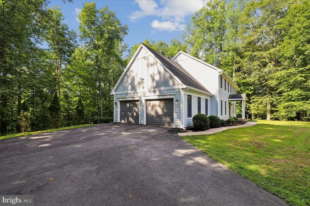 8253 HONEYSUCKLE ROAD Manassas, VA 20112