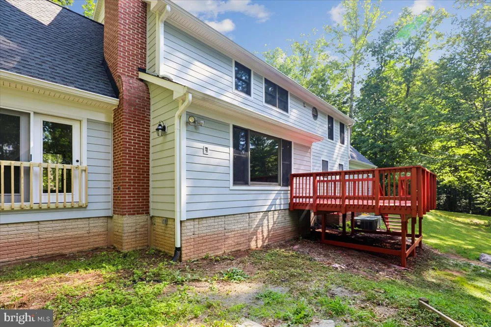 8253 HONEYSUCKLE ROAD Manassas, VA 20112