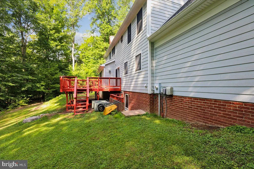 8253 HONEYSUCKLE ROAD Manassas, VA 20112