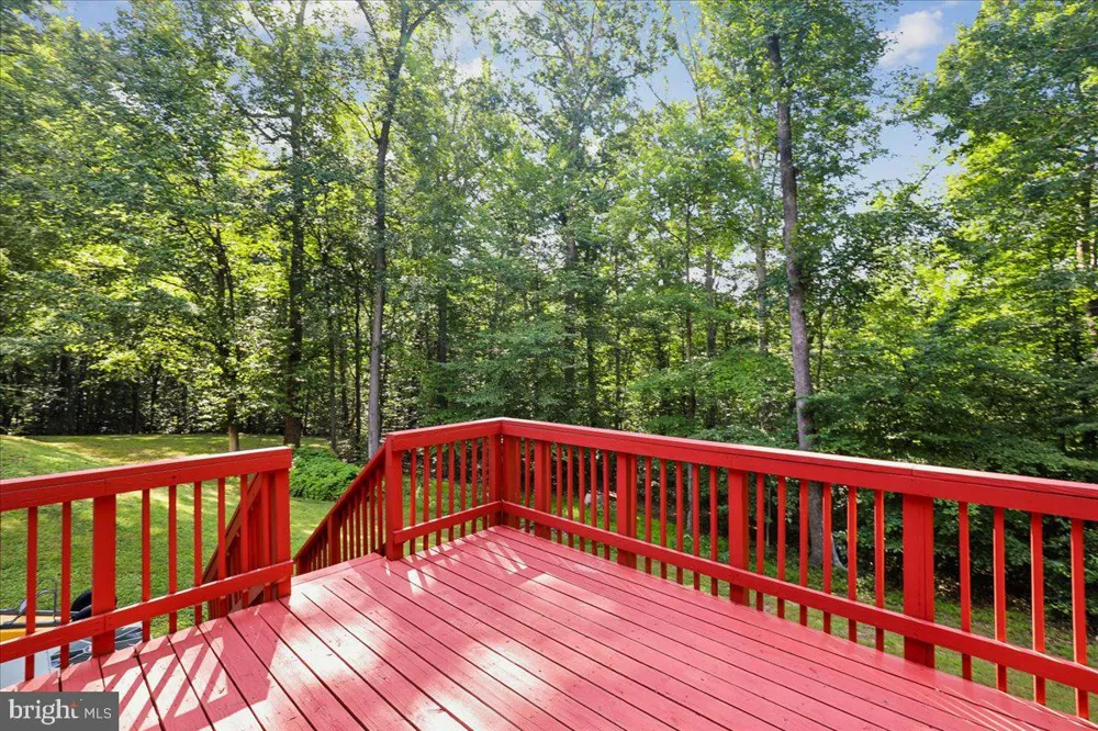8253 HONEYSUCKLE ROAD Manassas, VA 20112