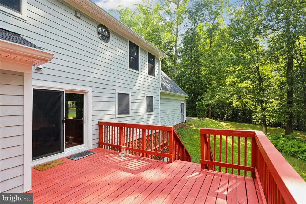 8253 HONEYSUCKLE ROAD Manassas, VA 20112