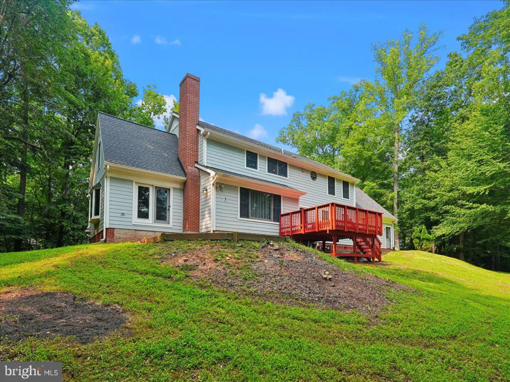 8253 HONEYSUCKLE ROAD Manassas, VA 20112