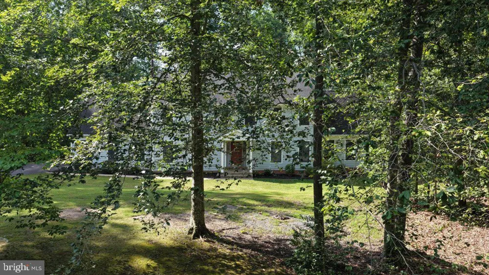 8253 HONEYSUCKLE ROAD Manassas, VA 20112