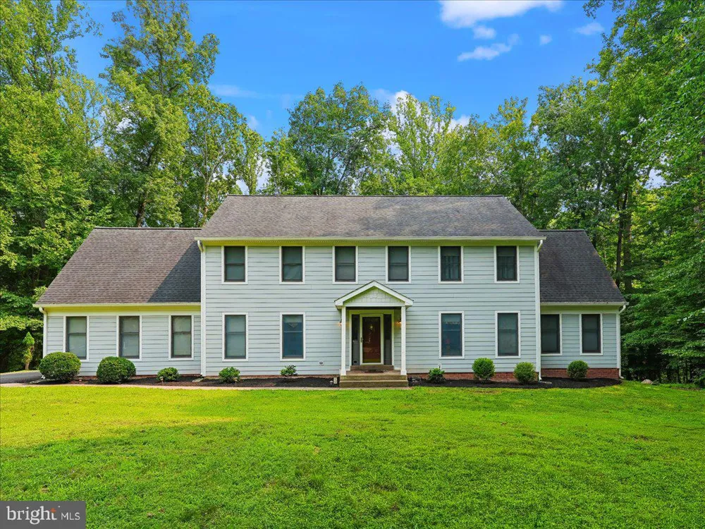 8253 HONEYSUCKLE ROAD Manassas, VA 20112