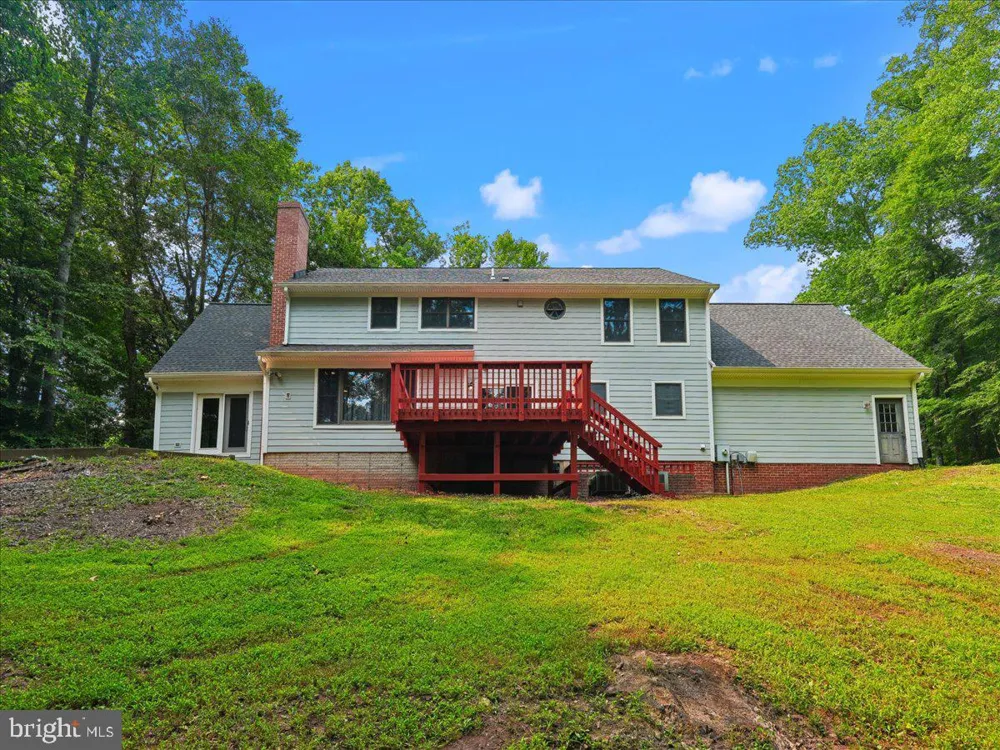 8253 HONEYSUCKLE ROAD Manassas, VA 20112