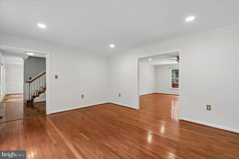 8253 HONEYSUCKLE ROAD Manassas, VA 20112