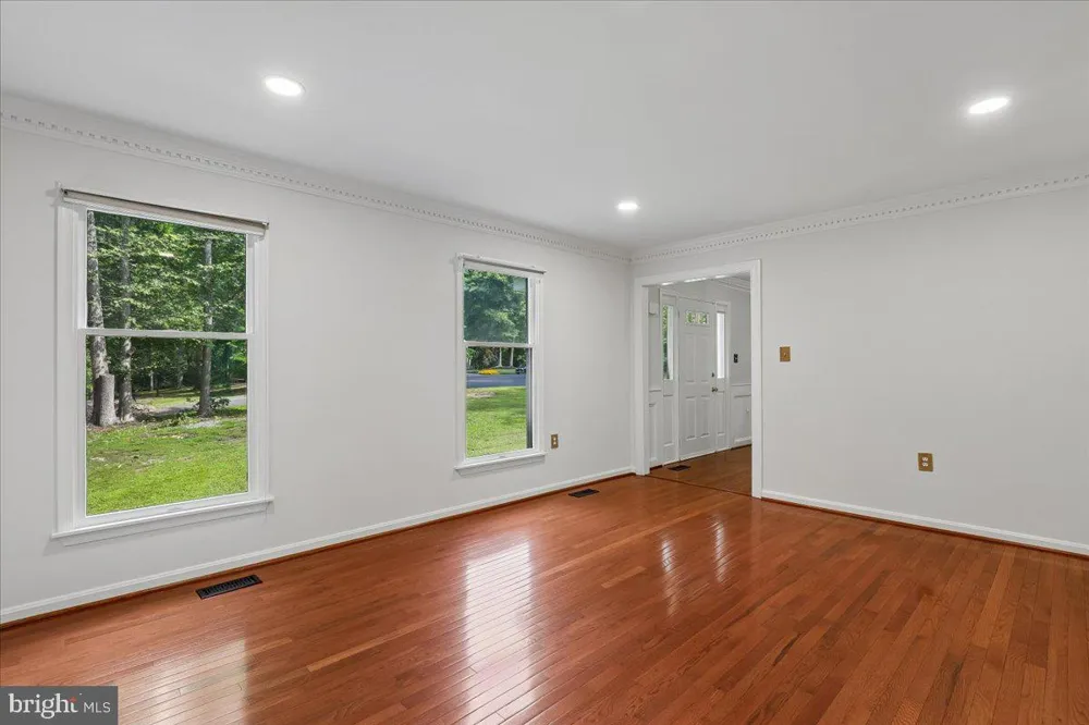 8253 HONEYSUCKLE ROAD Manassas, VA 20112