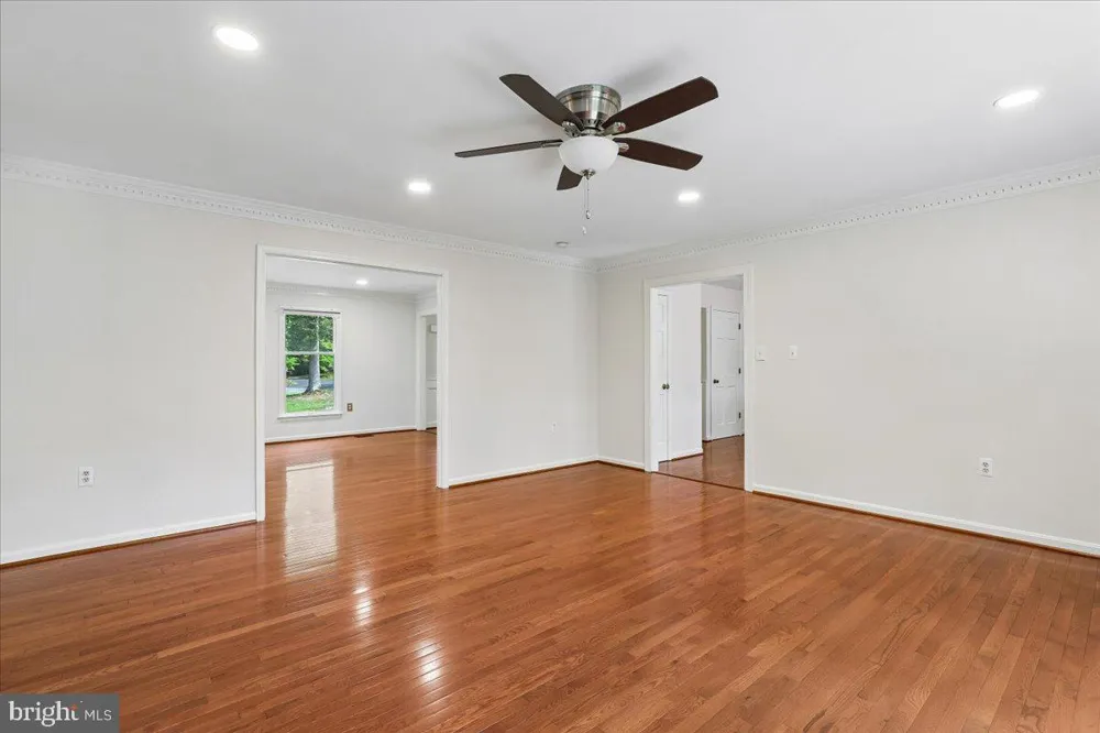 8253 HONEYSUCKLE ROAD Manassas, VA 20112